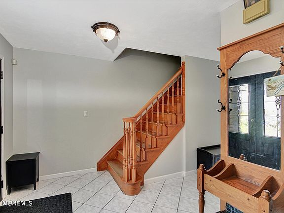 3rd image of 28 Tracy Drive