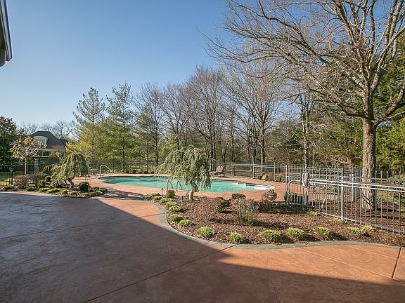5th image of 1491 Avellino Cir