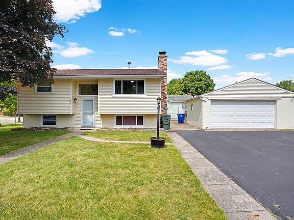 2nd image of 821 Harwood Dr