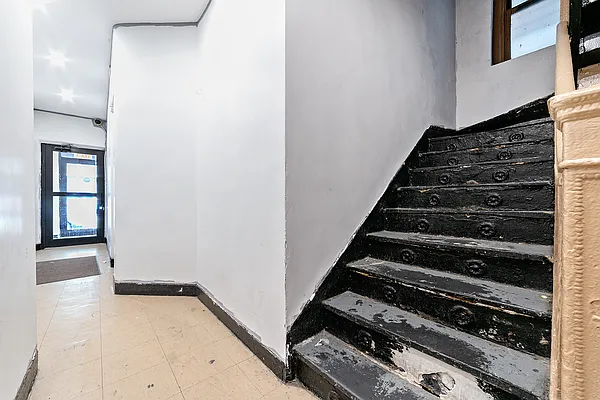 Rented by MNS | media 6