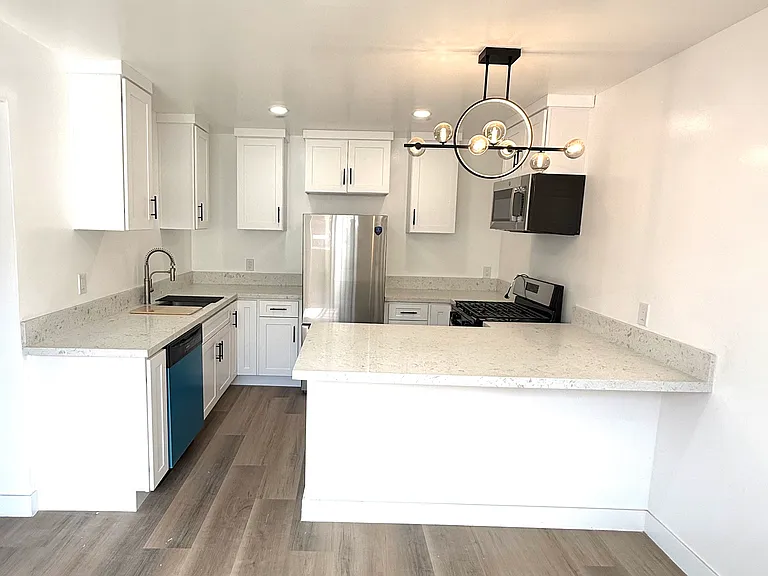 2306 Alta St — Photo 8