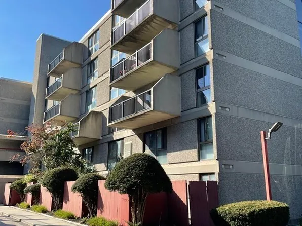 55 Tall Oaks Dr Unit 305, Weymouth, MA 02190