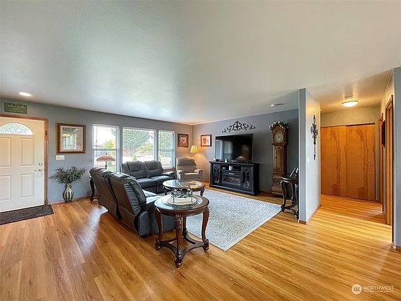 3rd image of 11 Cherrywood Place