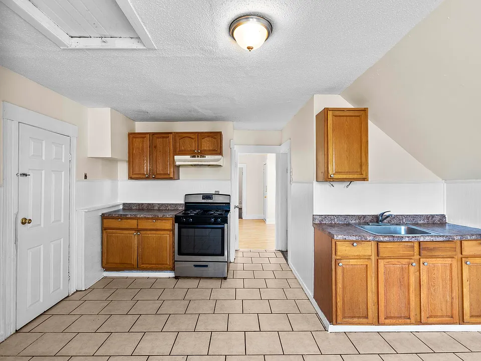 286 Exchange St #3