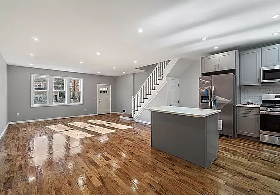 3rd image of 4561 Richardson Ave #B