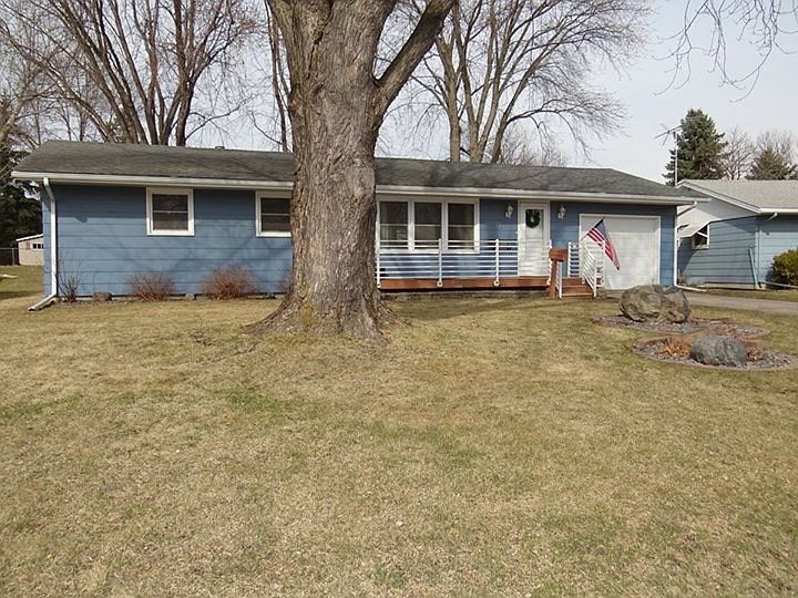 1st image of 611 5th St NE