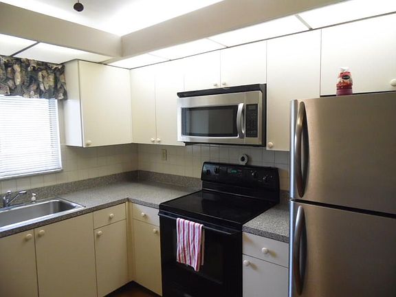 3rd image of 7352 SW Ashmont Circle #310