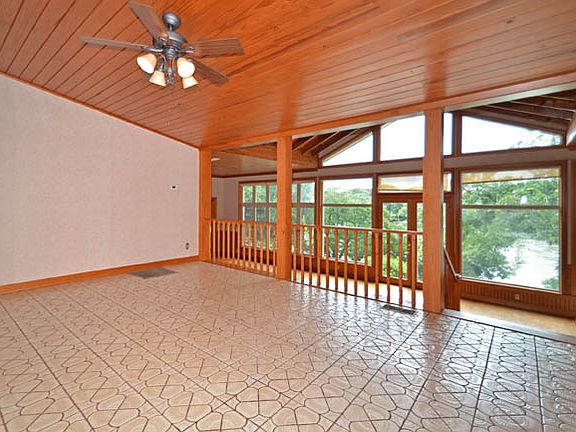 4th image of 433 Ogden Ln