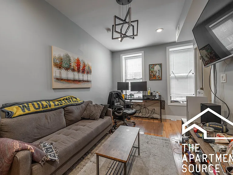 1624 W Beach Ave — Photo 1
