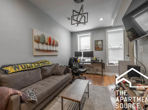 1624 W Beach Ave, Chicago, IL