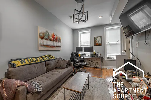 1624 W Beach Ave Photo 1