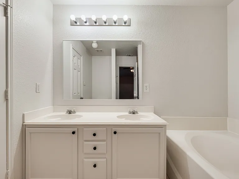 7437 Diamond Springs Trl — Photo 9