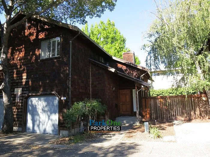 905 Colina Ct — Photo 1
