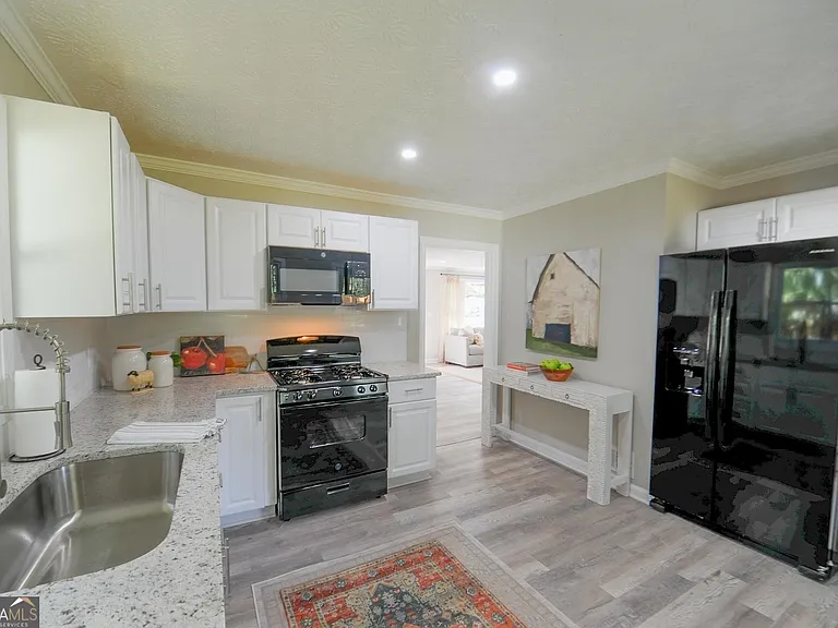 370 Georgia Ave — Photo 7