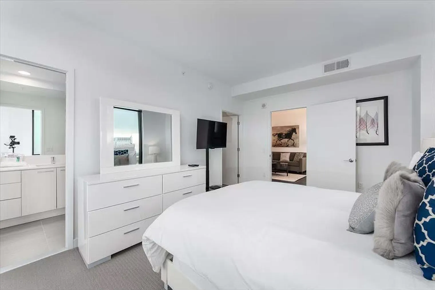 2 bed, 2.0 bath, 1140 sqft, $8,712 — Photo 3