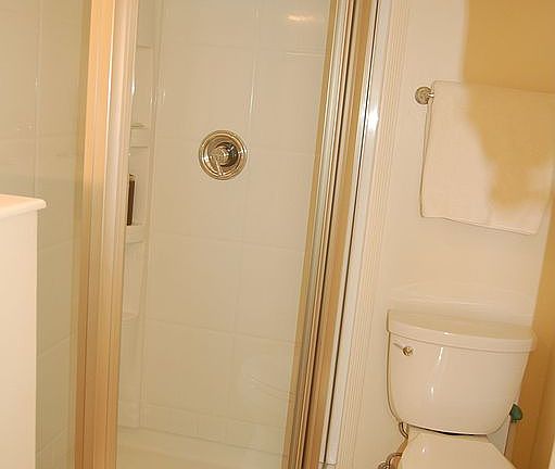 Full bath in basement