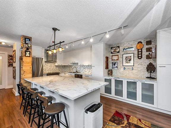 5th image of 1000 Esquimalt Rd #205