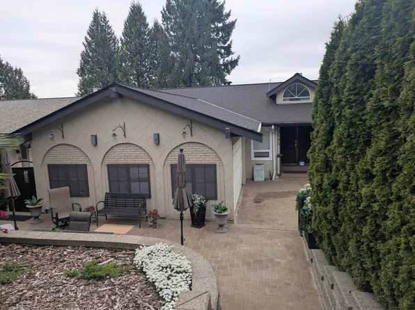 2532 Ashurst Ave, Coquitlam, BC V3K 5T4