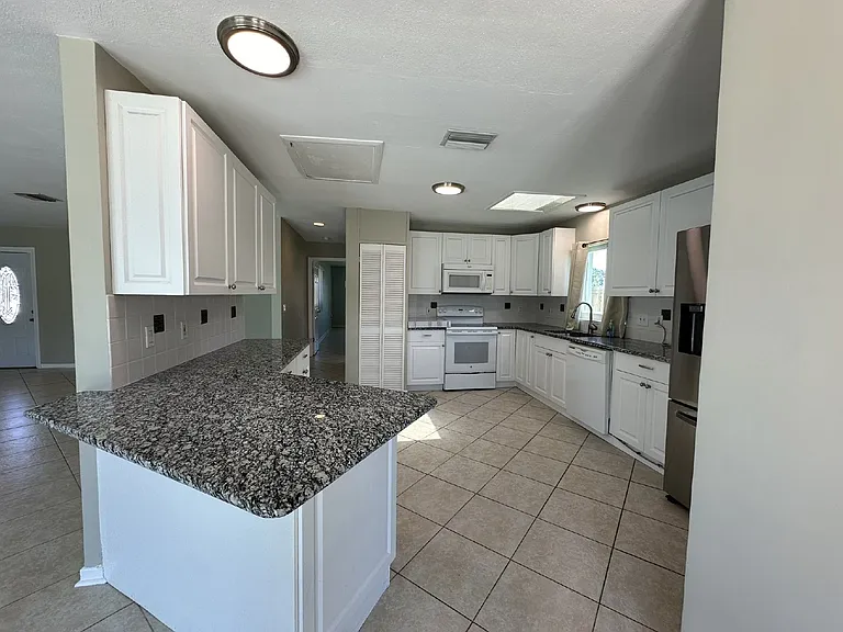 835 Conreid Dr NE — Photo 8