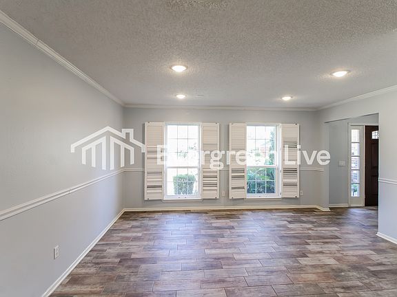 5th image of 918 Long Prairie Dr