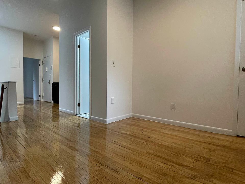 1st image of 204 E 32nd St APT 1RW