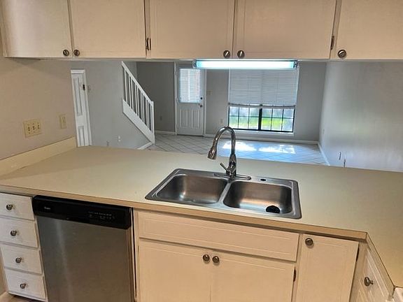 4th image of 229 Carmel Dr Unit 8