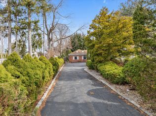 84 Horton Place, Syosset, NY 11791