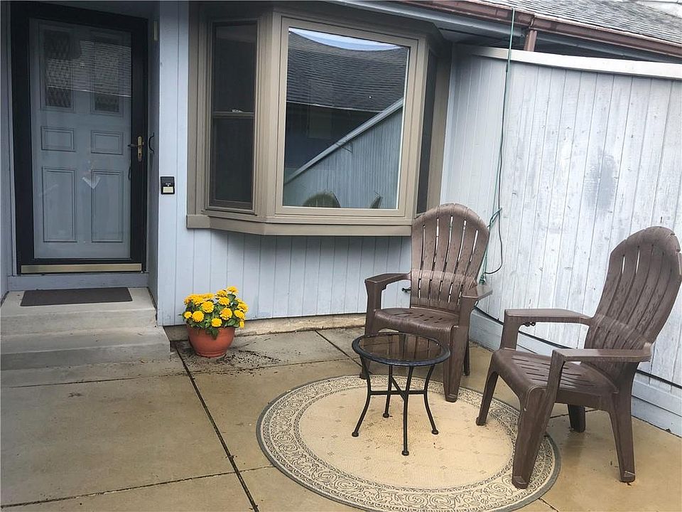 2nd image of 4724 Baywood Dr #303