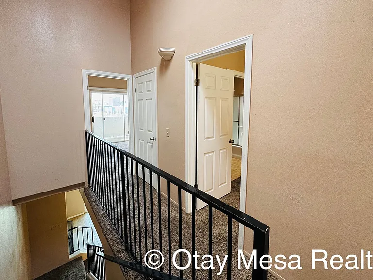 162 Date Ave #B — Photo 6
