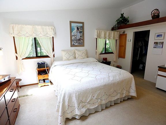 5th image of 14012 Blackberry Ln NE