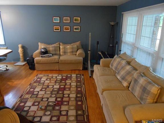 2nd image of 960 Meadowgrass Dr