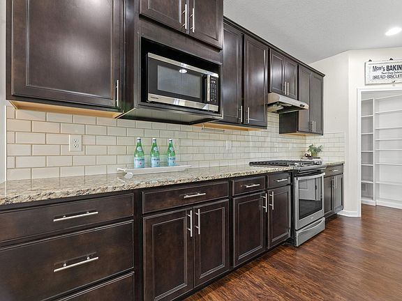 5th image of 5370 Black Maple Dr