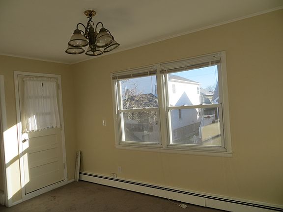 3rd image of 137 Pacific Blvd