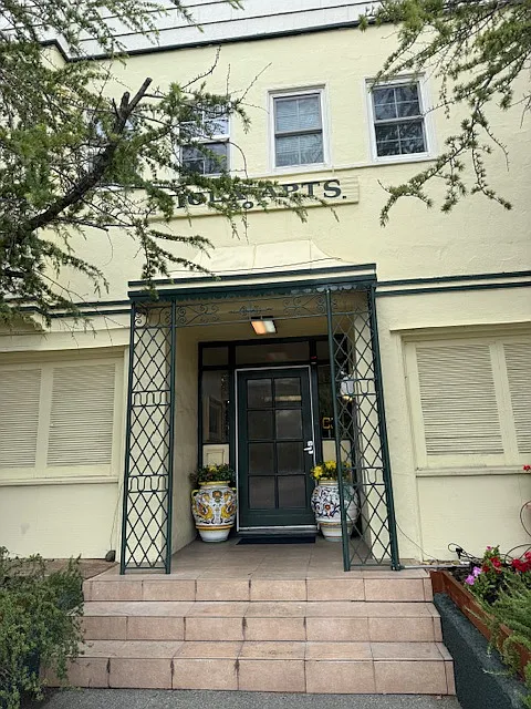 Entrance to building - 904 Sir Francis Drake Blvd