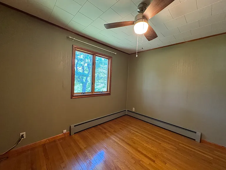 428 Middle Rd — Photo 13