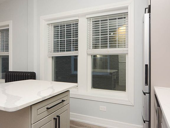 4th image of 1063 W Glenlake Ave #1S