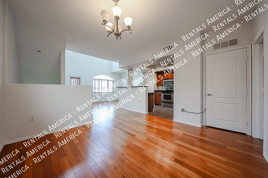 4 bed, 1675 sqft, $2,500 — Photo 4