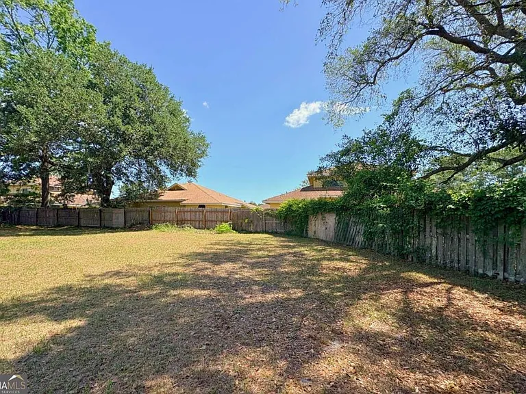 142 Woodvalley Ct — Photo 49