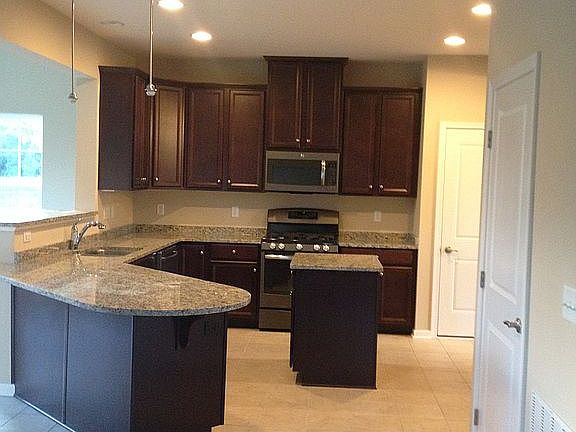 4th image of 8 Conway Cir