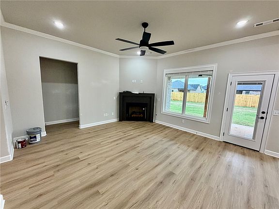 2nd image of 1816 Farmer St