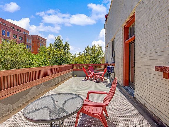 3rd image of 1629 N Clarkson St #11