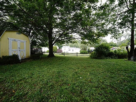 3rd image of 256 Harold Ln