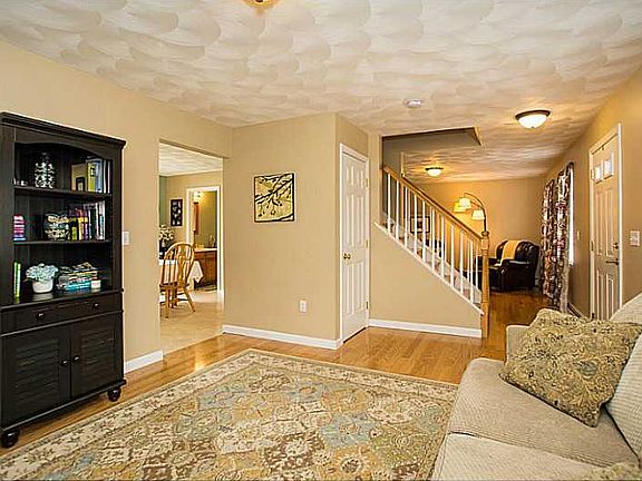 4th image of 3 Woodside Dr