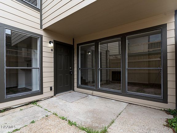 2nd image of 1020 W McNeese St #10