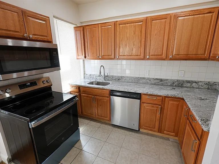 1 Kenilworth St #2 — Photo 1