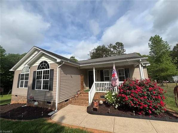 695 Logan Ln, Liberty, NC 27298
