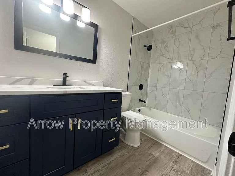 515 W Saunders Ave #20 — Photo 5