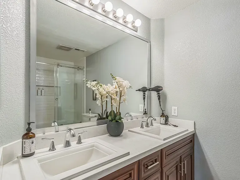 Full Bathroom - Upstairs - Double Sink