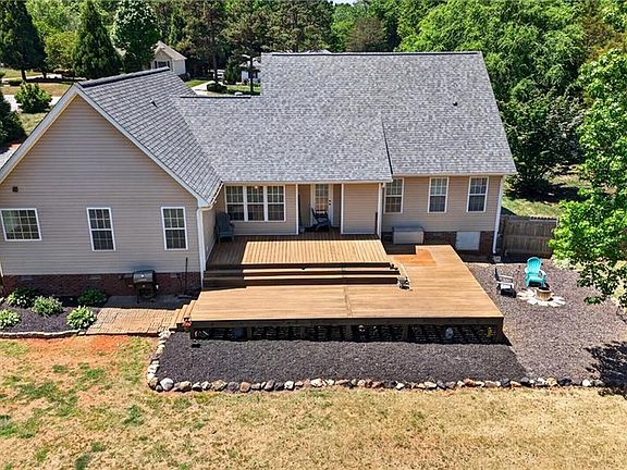 5th image of 6014 Evelyn Ln