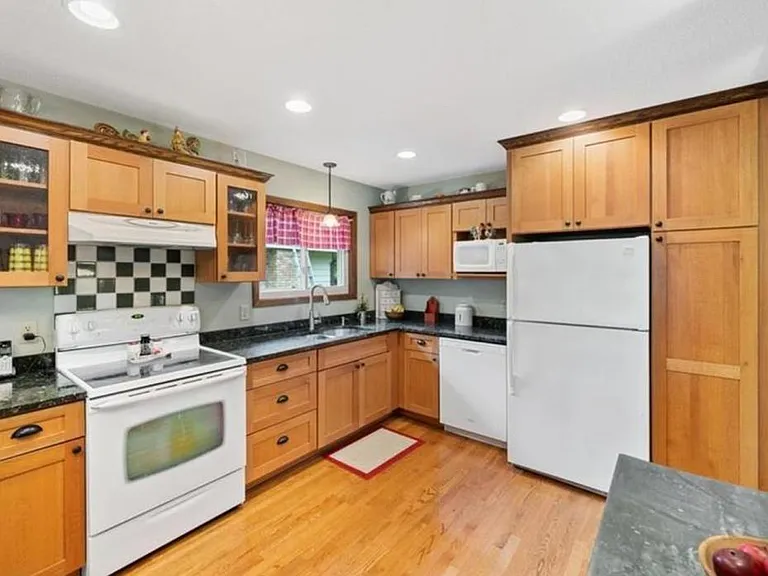 10414 Valley Forge Ln N — Photo 10
